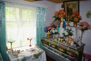 Ekspozycja poświęcona Bronisławie Skwarnej, hafciarce i poetce ludowej